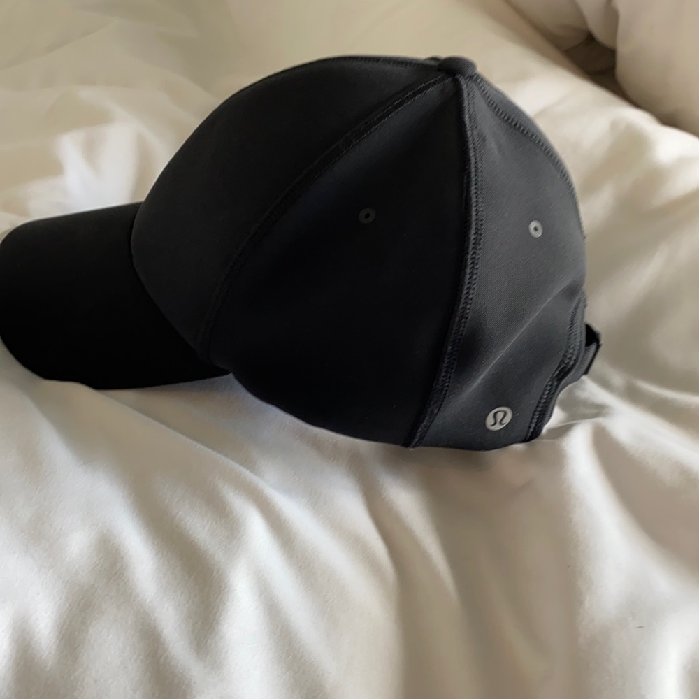 Never worn lululemon black baseball hat